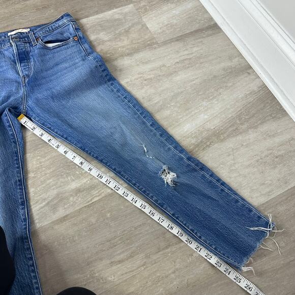 Levi’s Wedgie Raw Edge Hem Button Fly Jeans Size 26 medium dark wash - Picture 4 of 10
